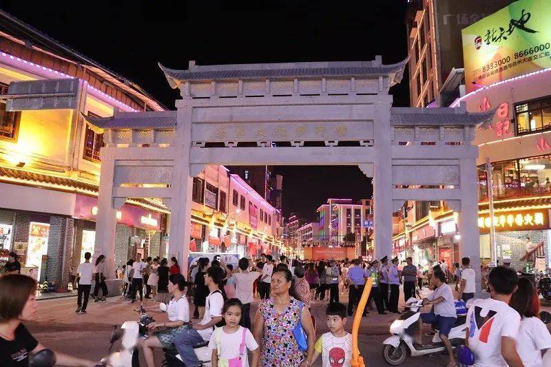 博白客家文化街开街啦!现场人山人海,场面火爆!