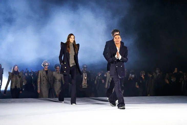 Lye|T型台 | 真·直播看秀，Balmain玩出花了