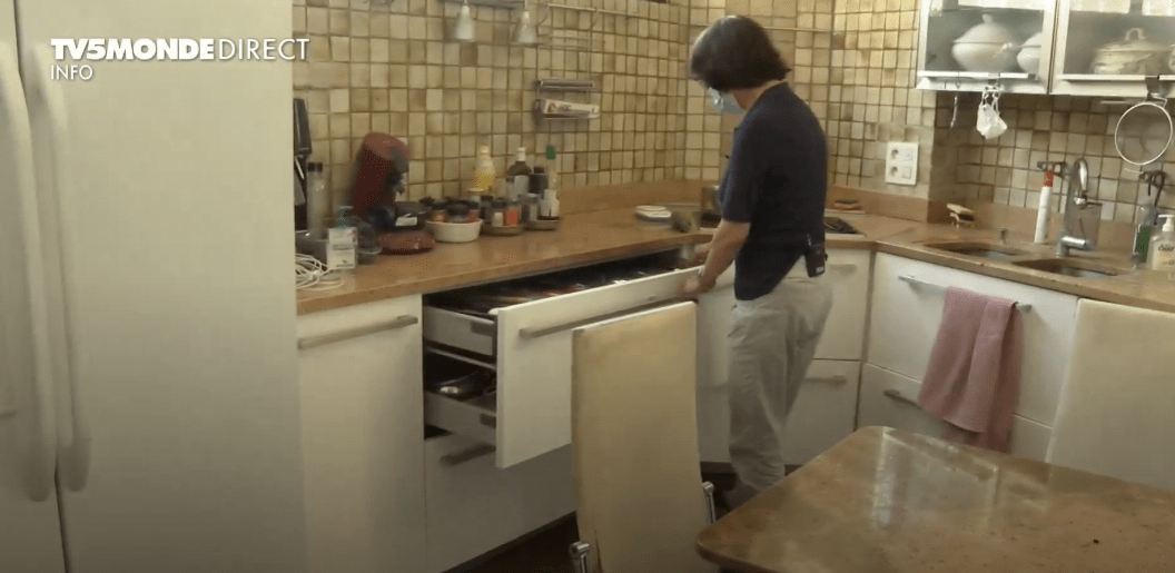 阳性|孩子自责：“可能是我传染的”【意·关注】列车员确诊阳性还上班！父母新冠病亡