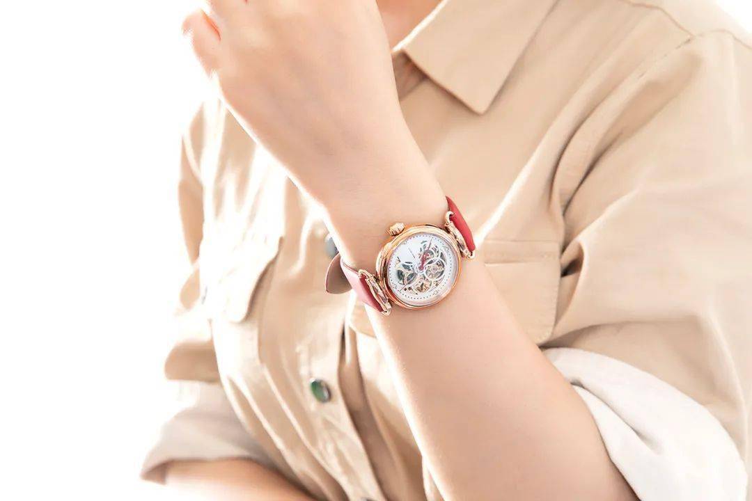 海鸥|做出中国第一块自制手表、空军一线飞行员标配，海鸥表凭什么？