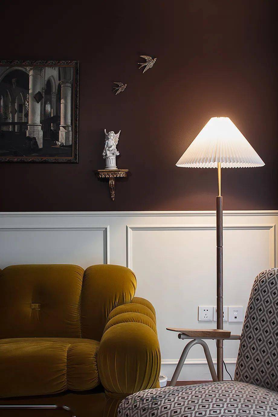 设计|满眼的复古治愈感，看设计师如何拯救精装猪肝红地板 | 颜青软装