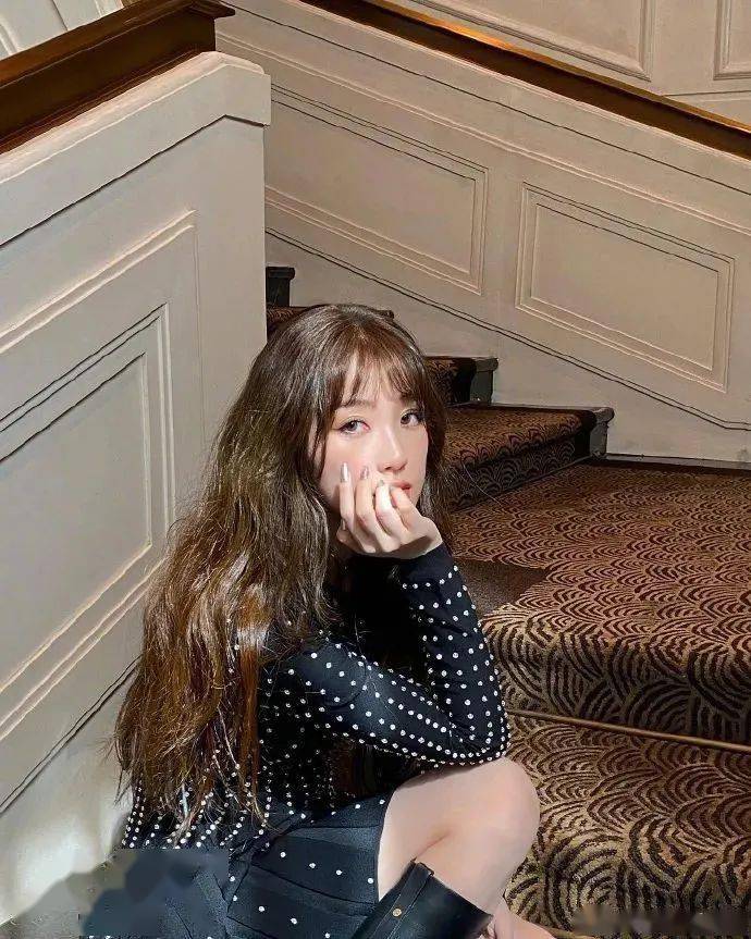 眼影|虞书欣眼影下至妆有点意思,化完有点女团那味儿了!