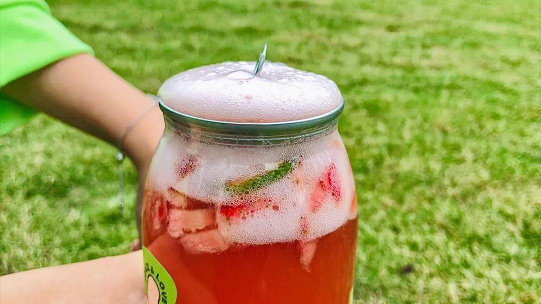 音乐节|就在刚刚！草莓音乐节现场，奈雪又去搞事情了！