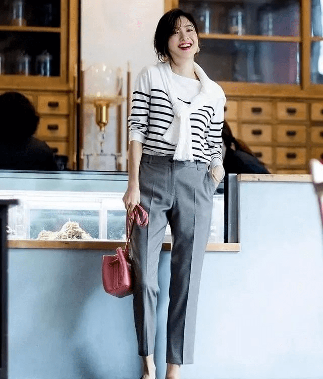 颜色|40+女性如何远离“大妈感”,早秋极简风穿搭,优雅又有女人味
