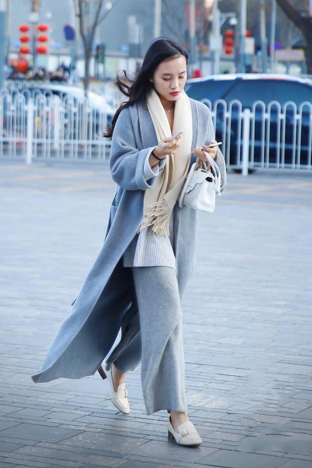 配饰|街拍广州地铁站好气质美女，一双美腿秒杀关晓彤