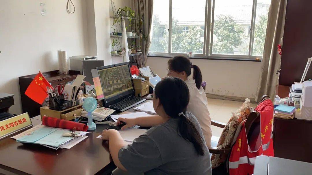 第七次人口普查员不参与_人口普查员证件图片