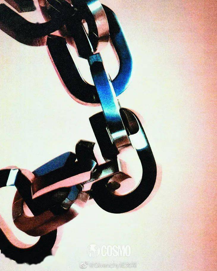 型台|T型台 | 当优雅遇上街头，GIVENCHY的路子有点野