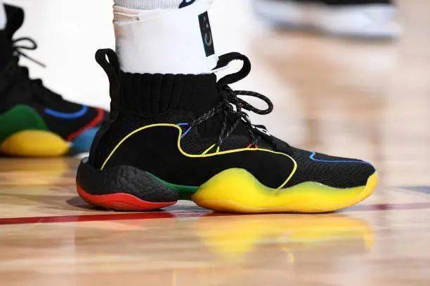 Waffle|侃鞋丨阿迪达斯的2020：惨痛之下，仍有光芒