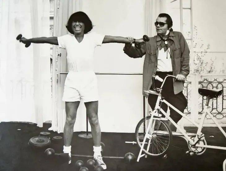 虎头|时髦办 | 虎头、眼睛都不是高田贤三,他只是纯粹的爱花少年