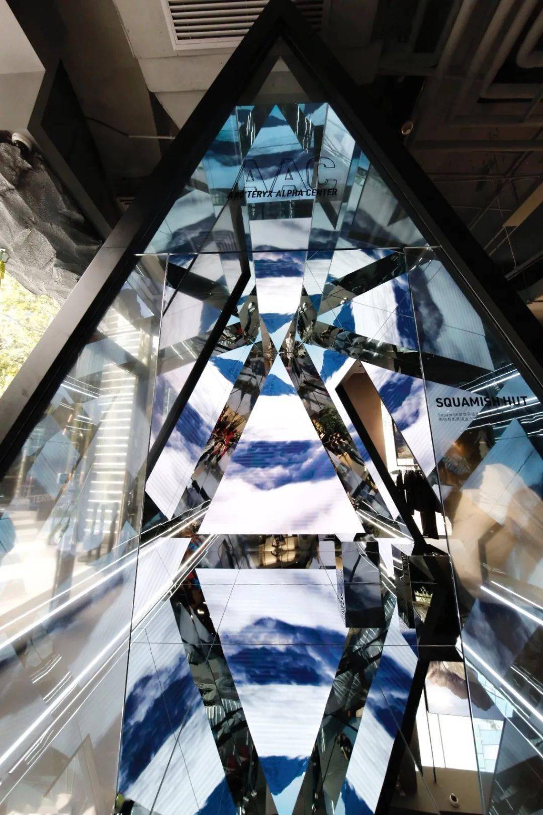 teryx|华丽探店｜兼顾“户外”与“时尚”，Arc'teryx 始祖鸟全球最大旗舰店是怎么做到的？