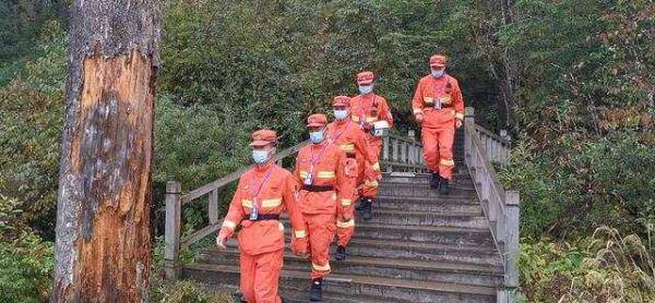 守护者|四川海螺沟景区有群“专职守护者”：与火作斗争 连续巡查几十公里