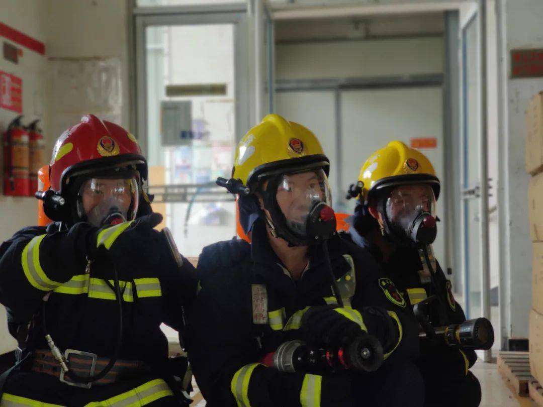 怎么样才能当一个消防员 1e9061c2870744c0ba018512d06e190a.jpeg