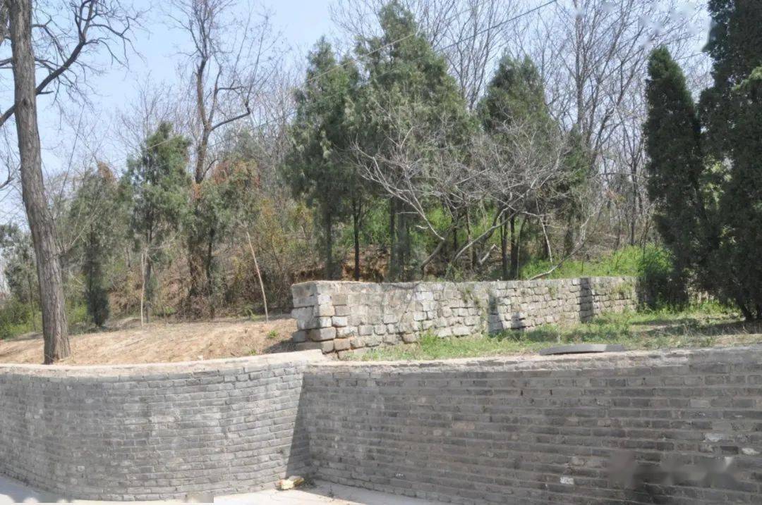 济宁市萧王庄墓群崇觉寺铁塔慈孝兼完坊