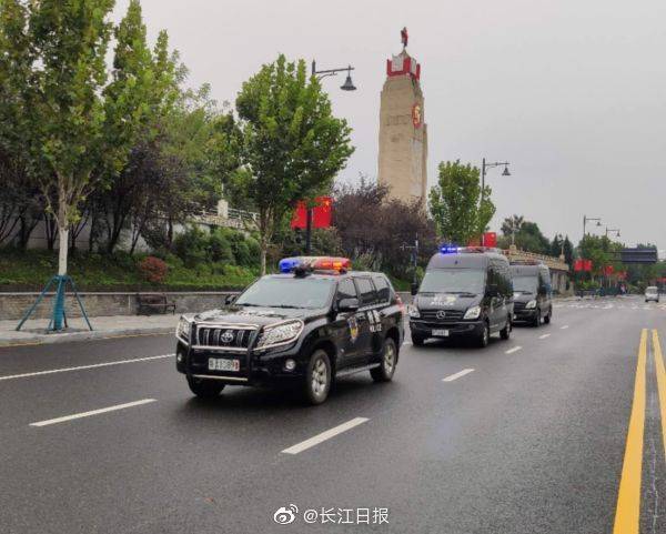 万余名|武汉万余民警上岗确保长假返程高峰安全