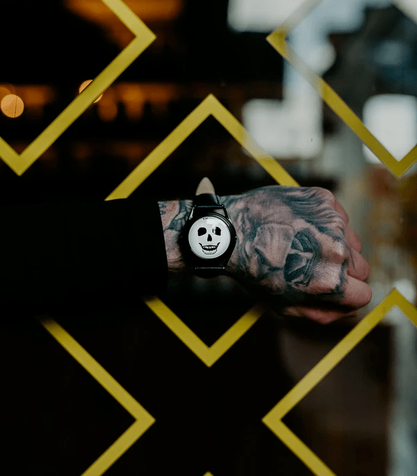 Jones|别再戴烂大街的 DW了！这个英国设计师，把手表玩儿出新花样