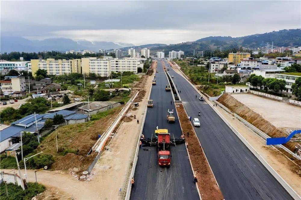 据悉,西昌绕城公路一期实施的北环线路段,起于川兴镇,止于小庙乡,全长