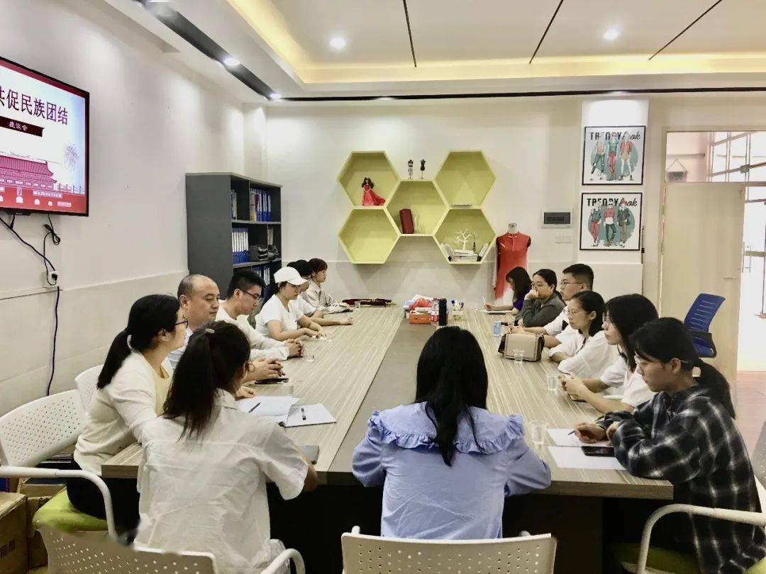 广西壮族人口多还是汉族人口多_广西服饰壮族民族服装(3)