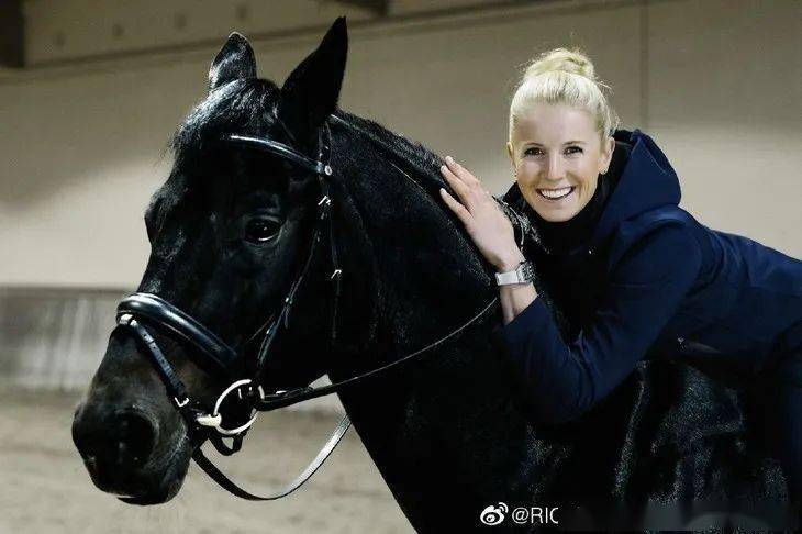 Cartier|江疏影的腕表，《从入门到（因价格而）放弃》