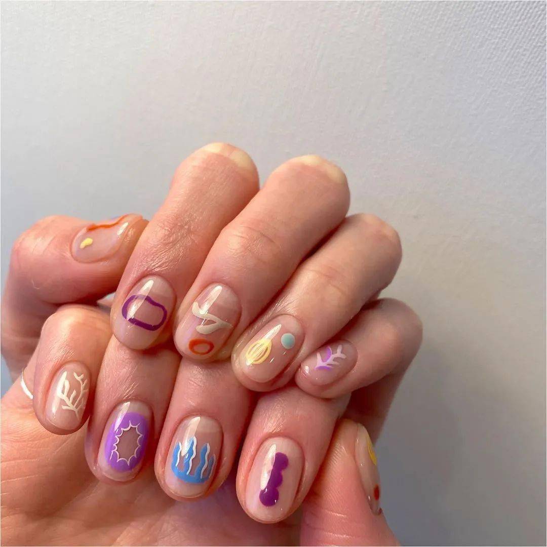 款式|赶紧存图！40款秋冬美甲，显白不挑人！