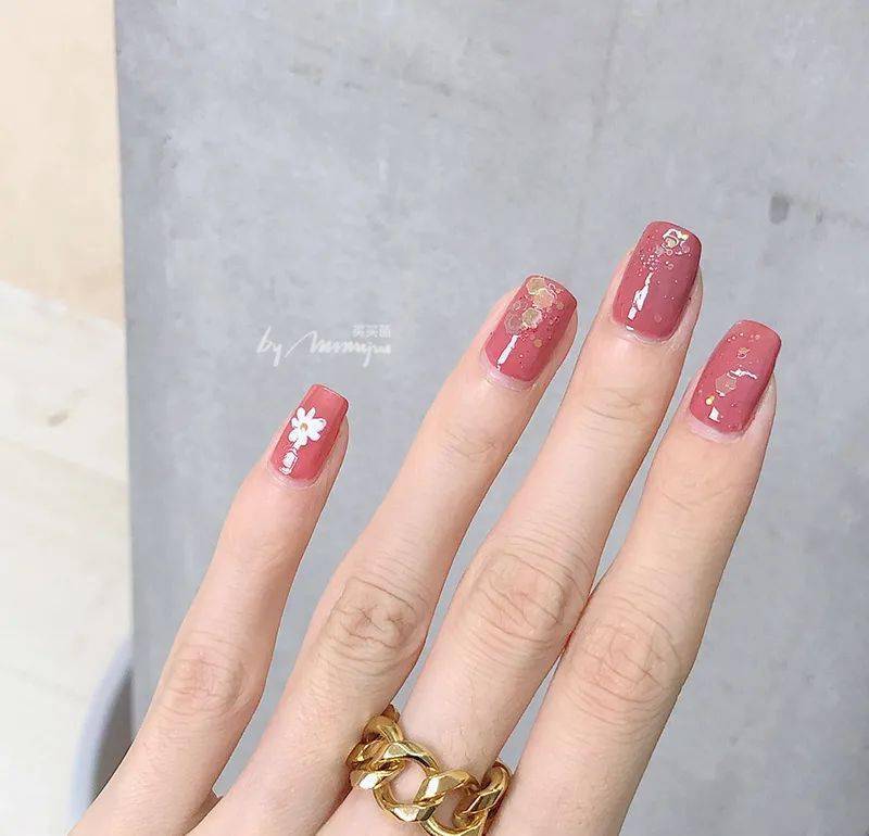 款式|赶紧存图！40款秋冬美甲，显白不挑人！