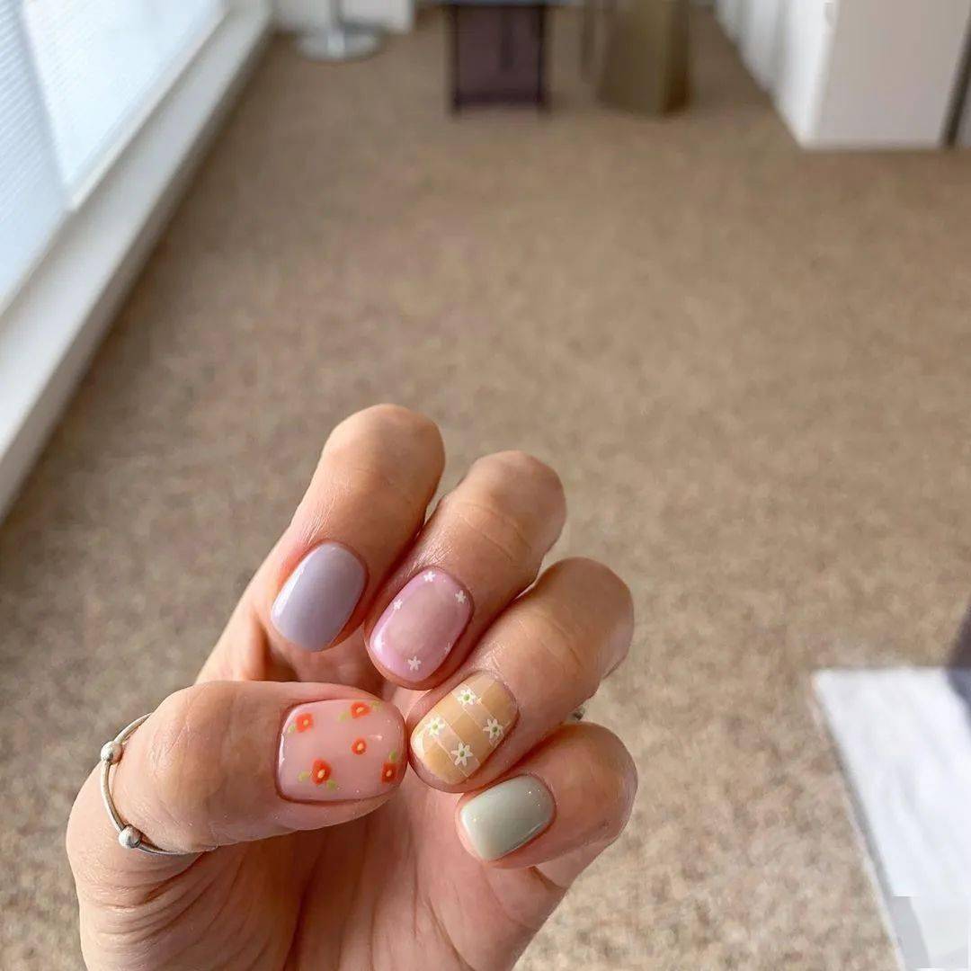 款式|赶紧存图！40款秋冬美甲，显白不挑人！