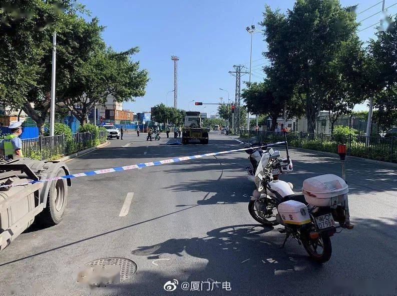 又是这种车厦门两天连发2起车祸2名骑手不幸身亡