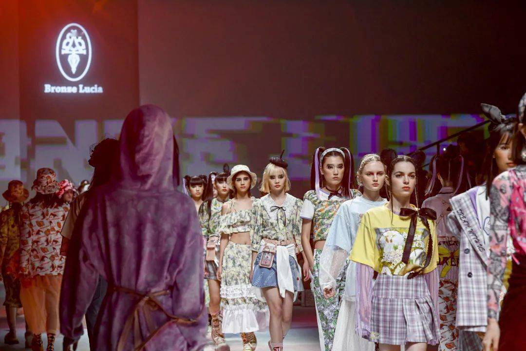 陆玺娅|不愧是你！本季最“拼”的设计师品牌～