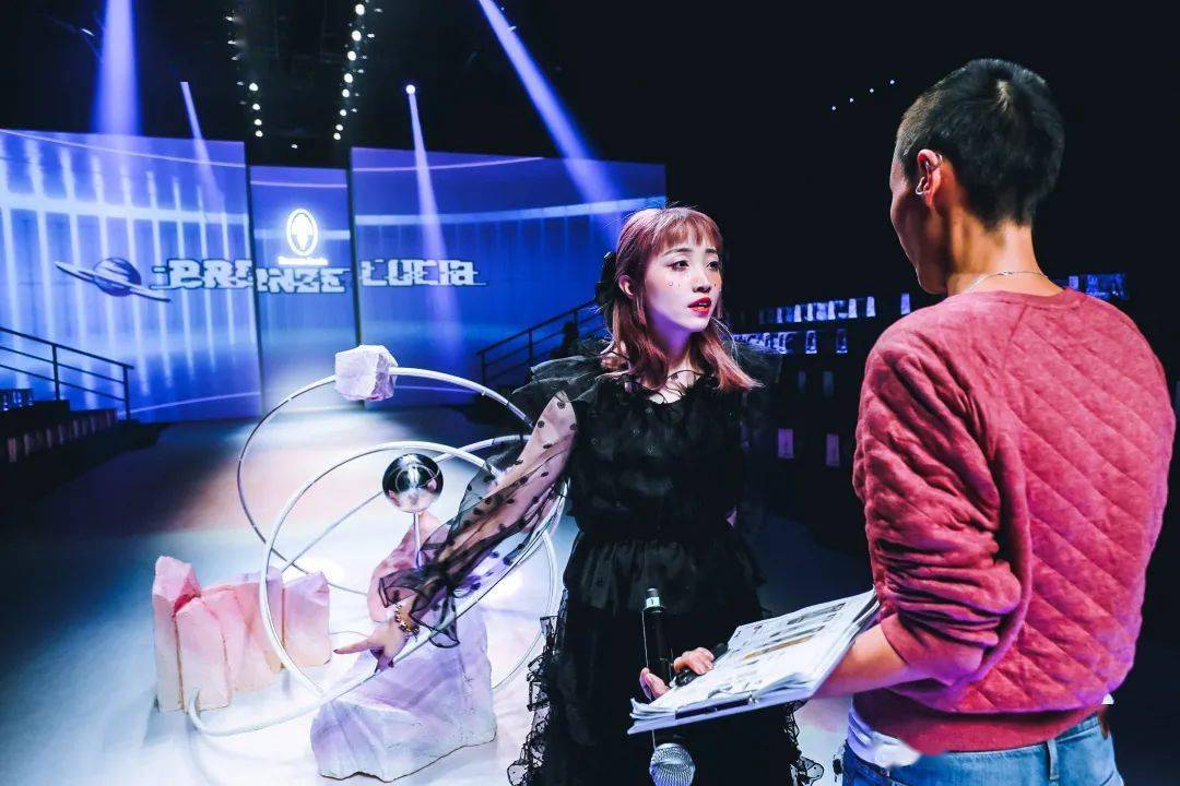 陆玺娅|不愧是你！本季最“拼”的设计师品牌～