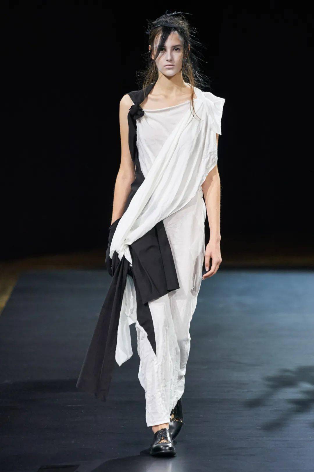 剪裁|Yohji Yamamoto 2021春夏丨标签式解构设计