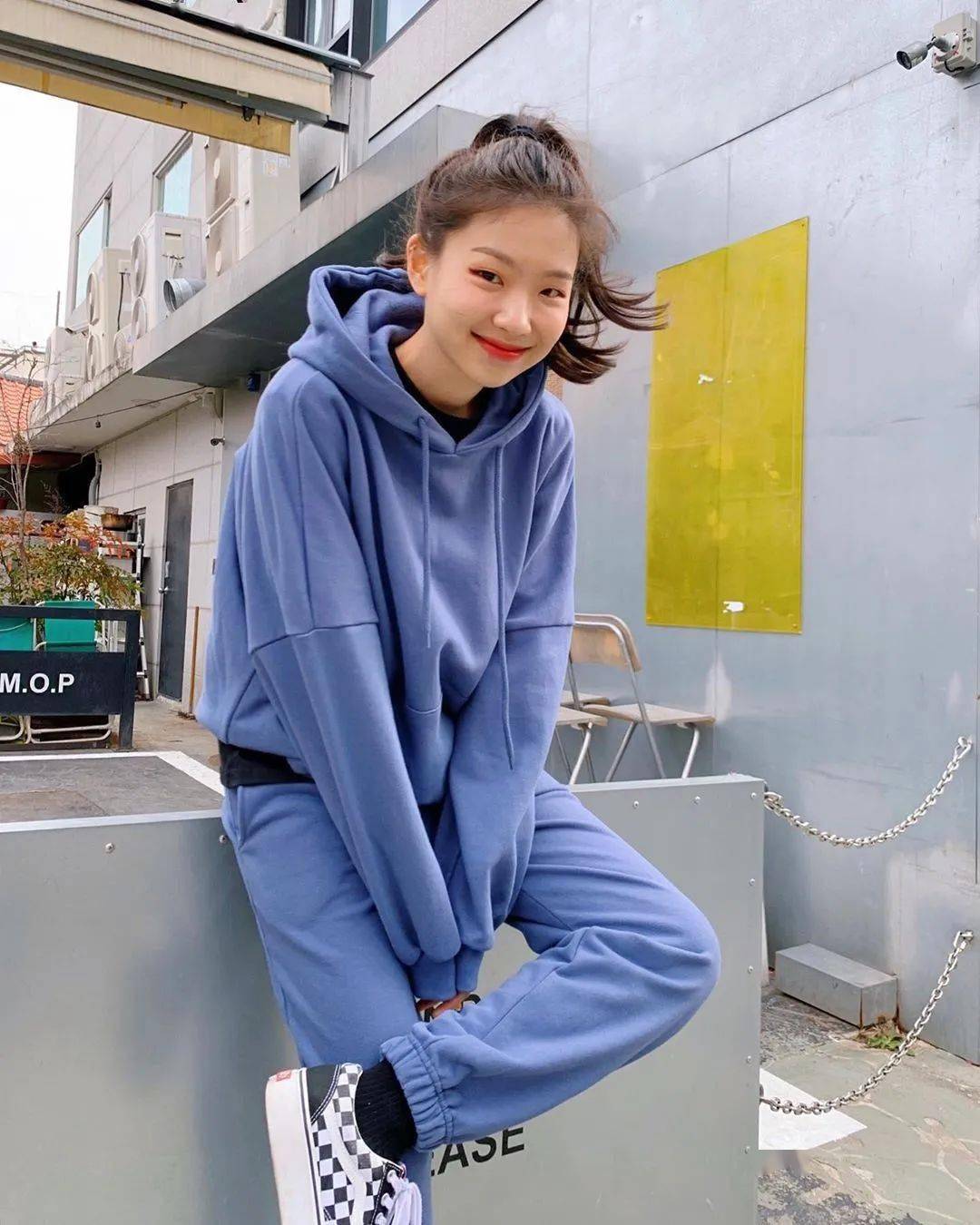 同色系卫衣 6e84dc34dfb749c6b82c7db8fd680cfa.jpeg