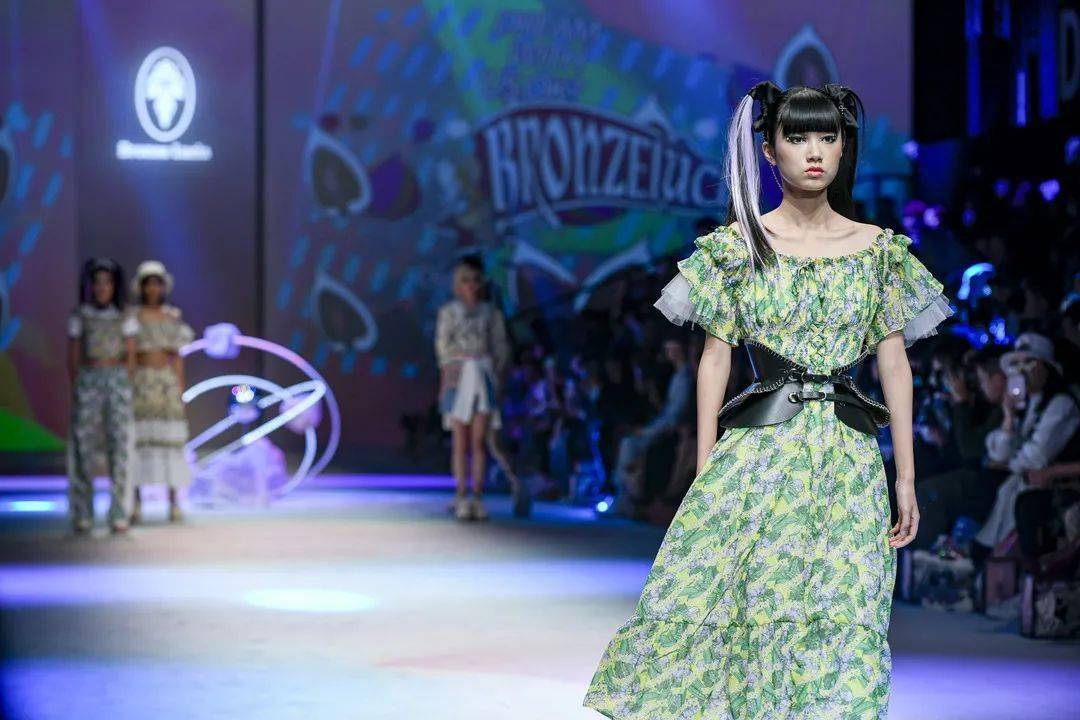 陆玺娅|不愧是你！本季最“拼”的设计师品牌～