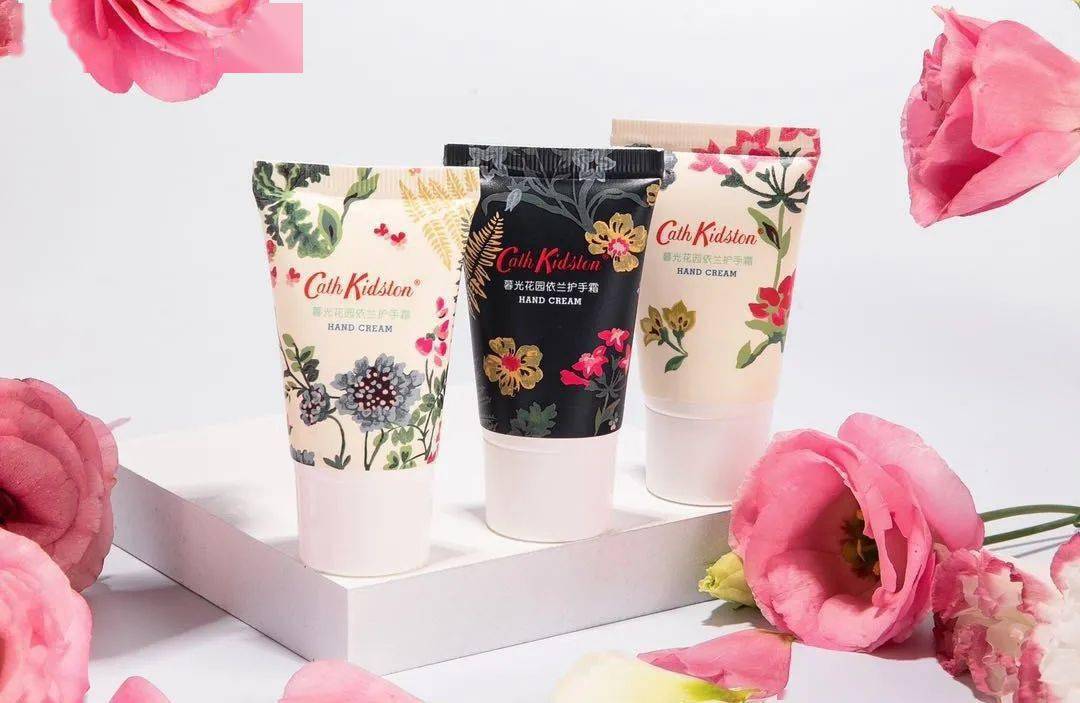 Kidston|刘涛戴400万珠宝、5年还3亿买豪宅，却被嘲不配、手糙得像砂纸？