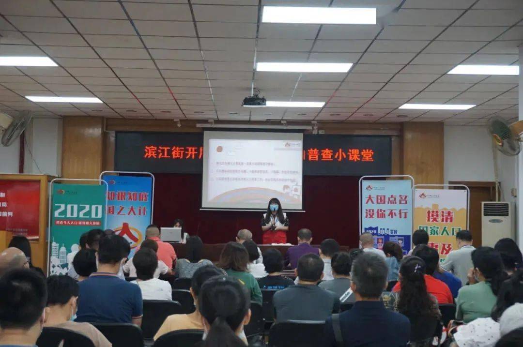 人口普查员辛勤入户普查_人口普查普查员证