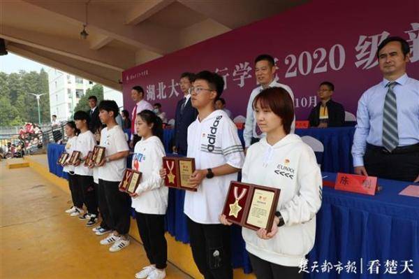 齐聚|3900余名新生齐聚开学典礼，开启大学生活新篇章