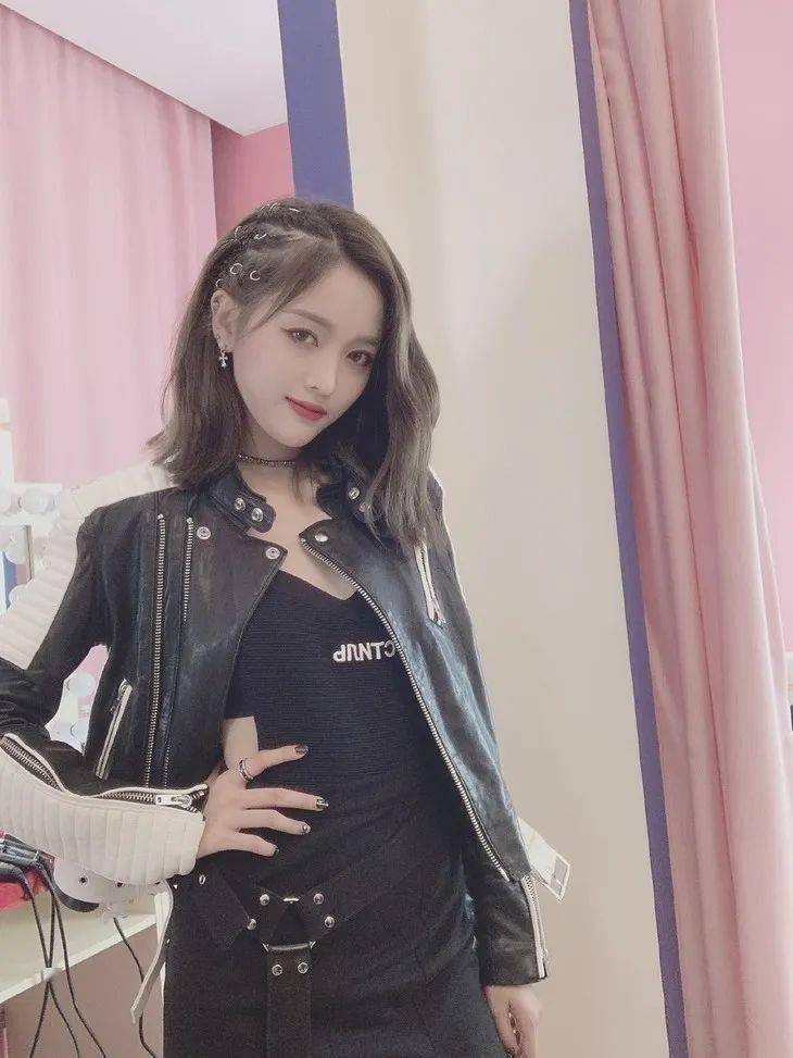 海豚|和妈妈戴情侣款的小海豚，真真是把珠宝戴到了起跑线上