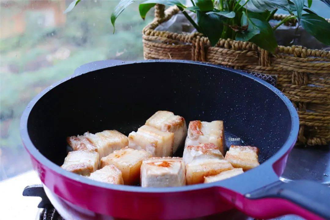 五花肉|软糯鲜香，肥而不腻，家人们吃过都赞不绝口！！！红烧肉和它搭配