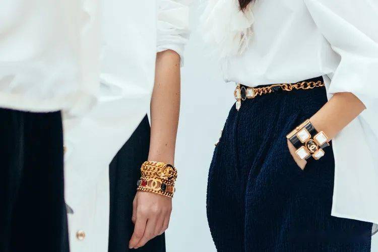 Coco|凭什么不是真金白银的CHANEL配饰,有这么多人愿意买单