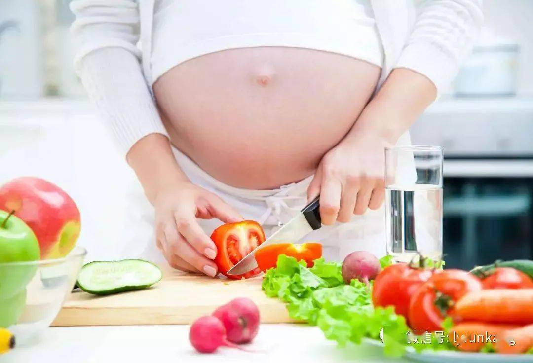 孕期孕妇总是吃的五花八门,奶粉何时开始喝最好?