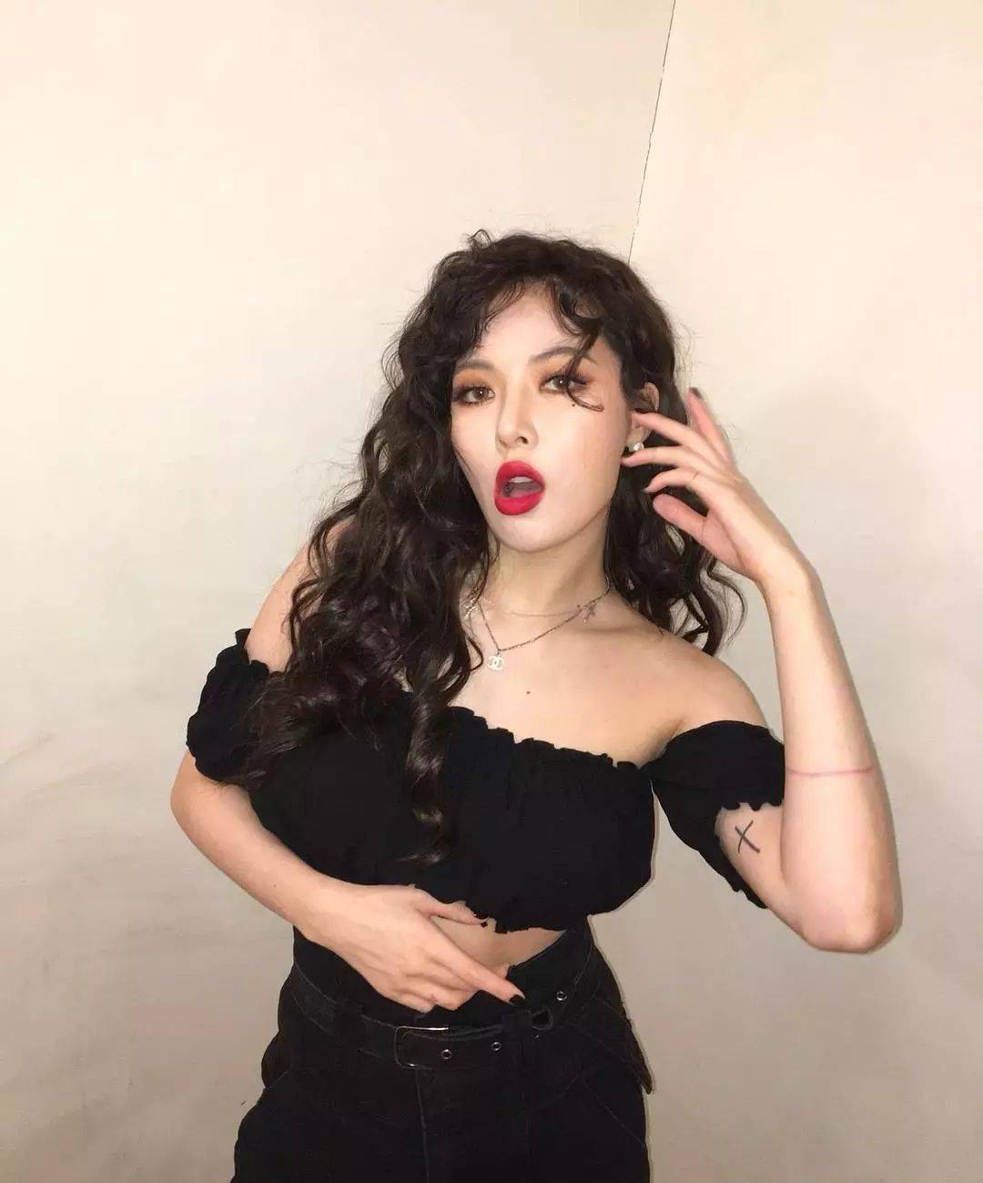 刘海|秒杀渣女大波浪！泫雅同款“泡面头”火了，get到这个发型今年秋冬美翻天！