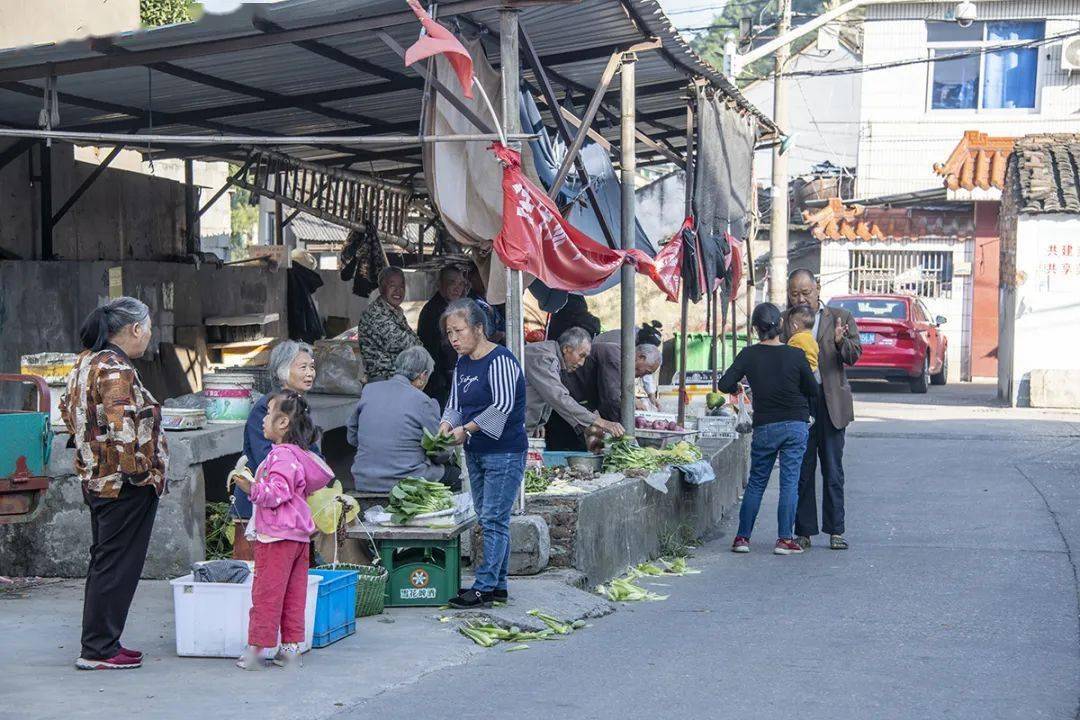 村内的小菜市场 摄影:紫黄 返回搜             责任编辑