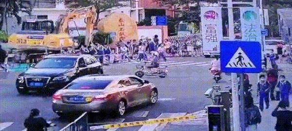 出租车|深圳交警通报一起出租车与一学生碰撞的交通事故