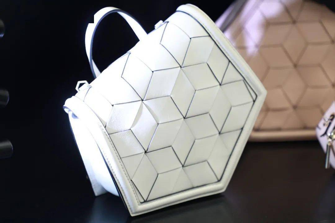 时装周|2021SS上海时装周 | 中国时尚向阳而生！