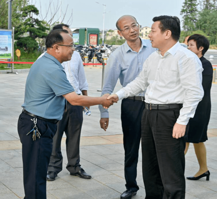 临川二中党总支书记,校长,临川二中实验学校董事长华小明,临川二中