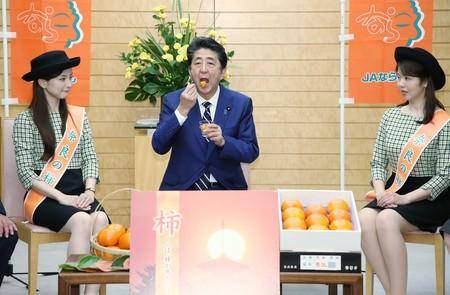 吃完柿子,日本首相诗意大发:想起故乡,奈良的街道