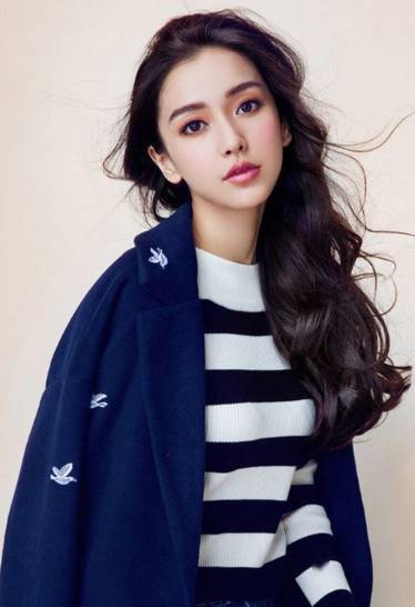 中分|女人留偏分发型,显得更漂亮!