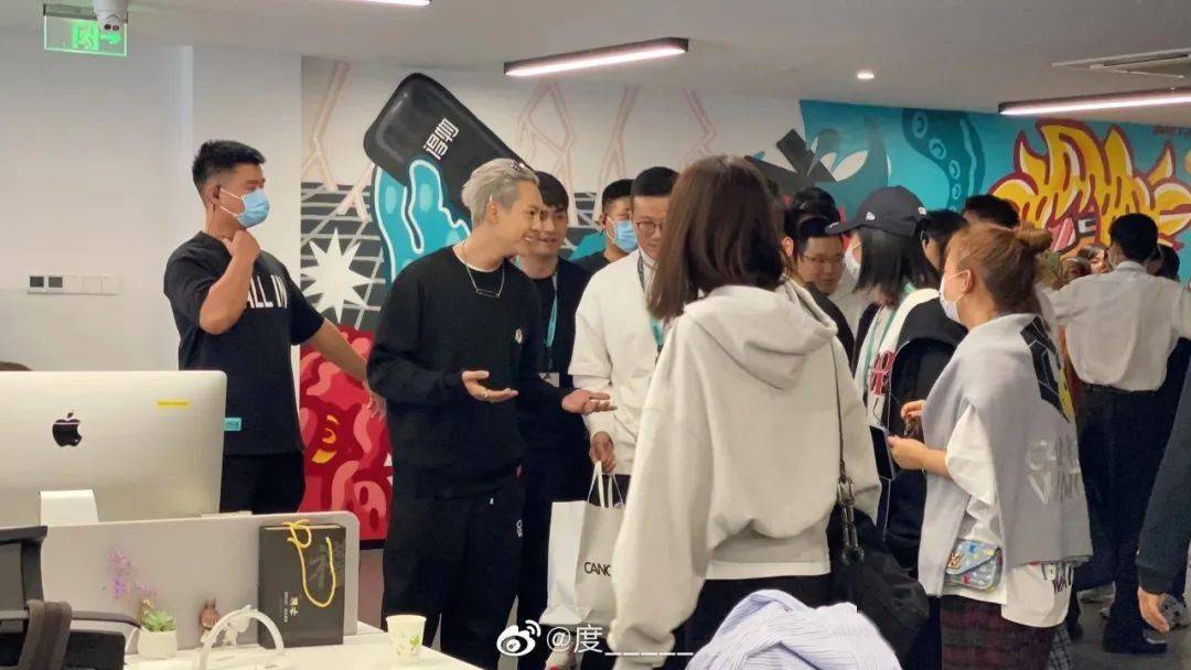 华晨宇|陈伟霆“入职”，华晨宇等明星入驻，得物App究竟有什么魅力？