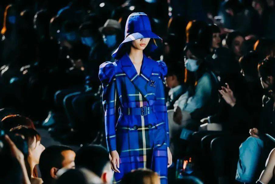 时装周|2021SS上海时装周 | 中国时尚向阳而生！