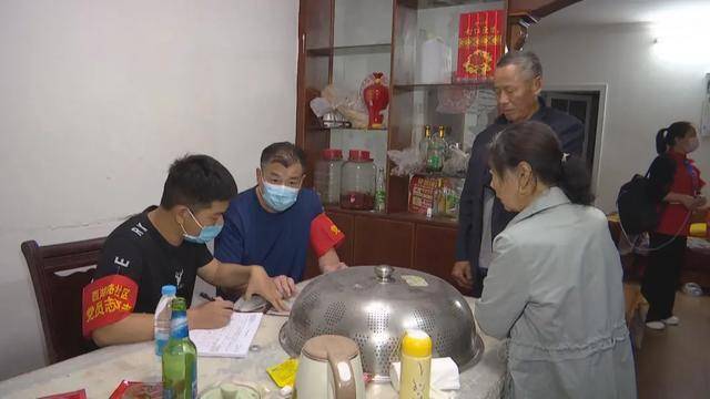 人口普查员喊到_人口普查员证件图片