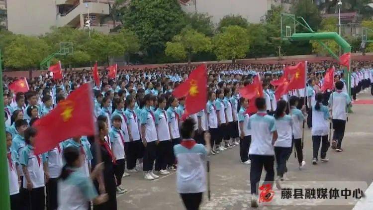 藤州中学举行少先队建队仪式