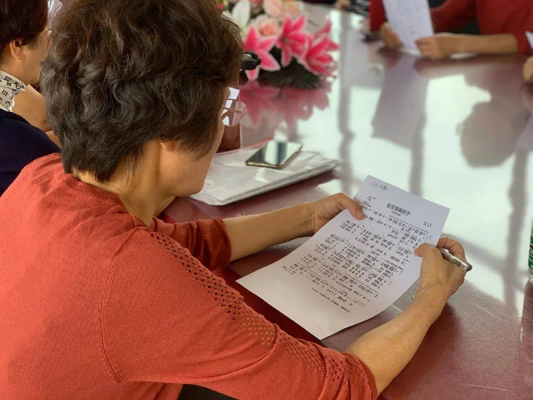 拉住妈妈的手歌词简谱_拉住妈妈的手简谱(2)